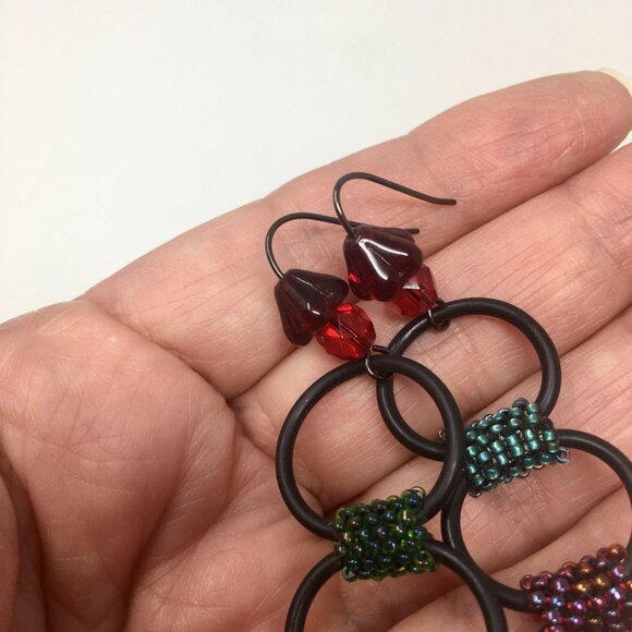 Handmade Long Black 'O' Shape Rubber Seed Bead Drop Dangle Earrings - Picture 10 of 16